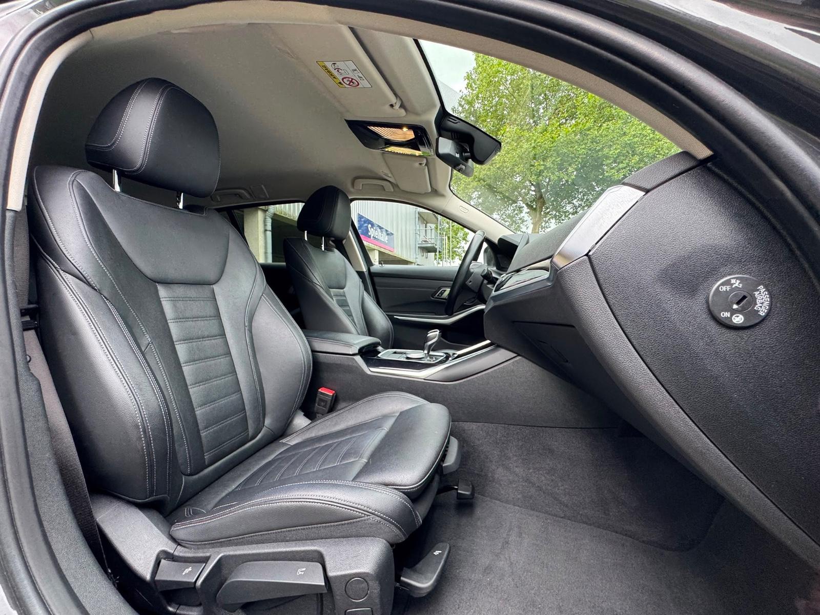 BMW 320e Touring  Advantage