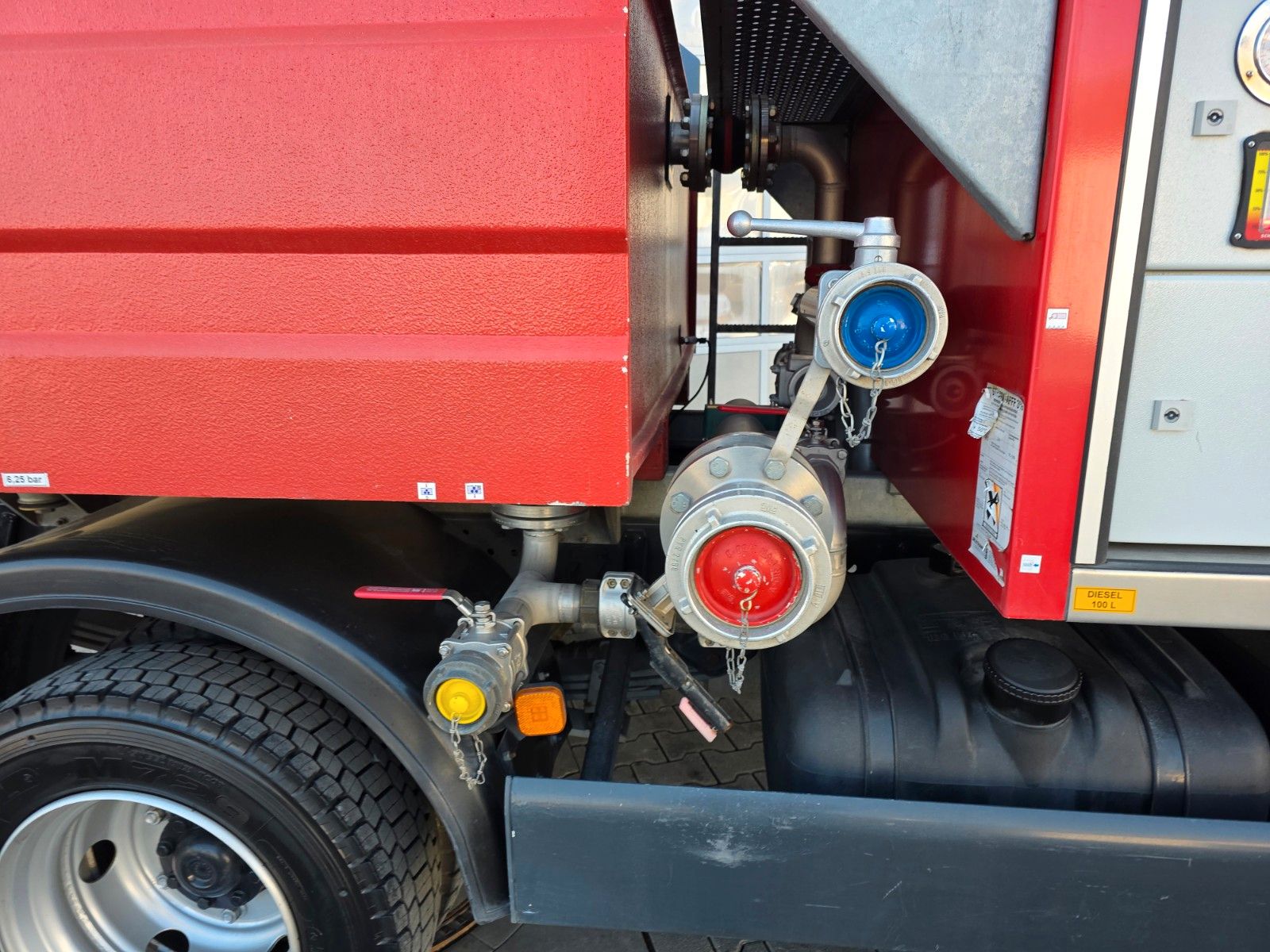 Fahrzeugabbildung MAN LE 8.150 Schaum 2.500 Liter Schmitz SLF 25/25