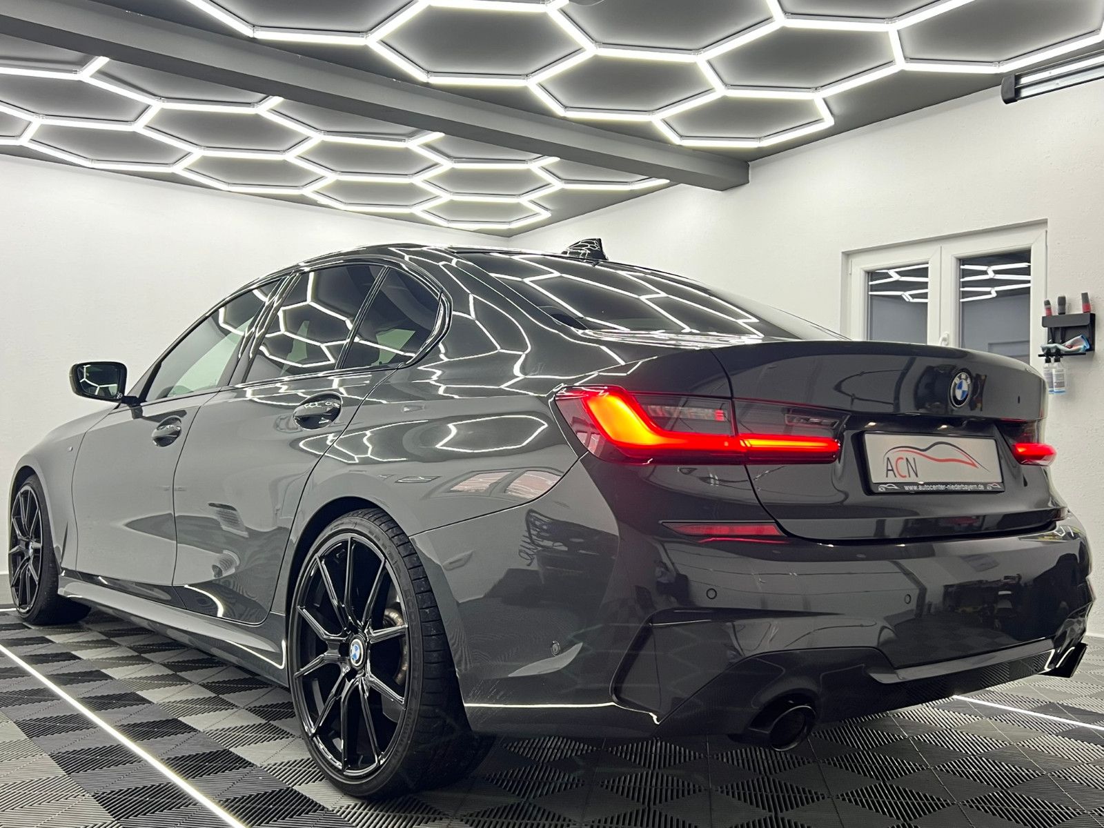 Fahrzeugabbildung BMW 330 d Lim. M SPORT/LASER/H&K/HuD/ACC/eGSD/LIVE