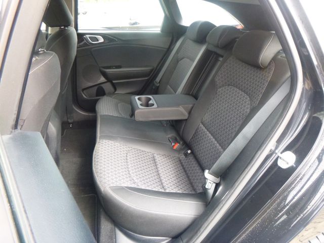 Fahrzeugabbildung Kia cee'd Sportswagon 1,6 CRDi >AUT/KAM/NAV/SHZ<