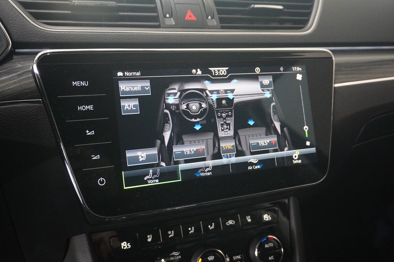 Fahrzeugabbildung SKODA Superb Combi 2.0D PREMIUM 4X4 NAVI/LED/360°/AHK