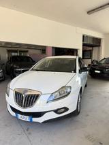 Lancia Delta 1.6 MJT DPF Selectronic Platinum - weiße Lancia Delta