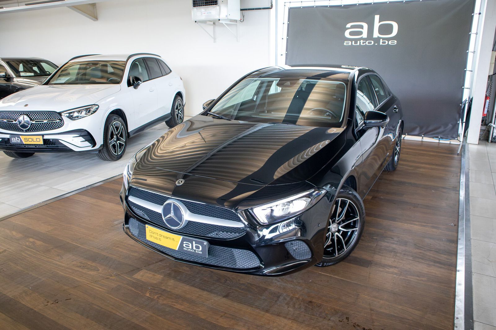 Mercedes-Benz A 250 e AMG LIMOUSINE imagem 2