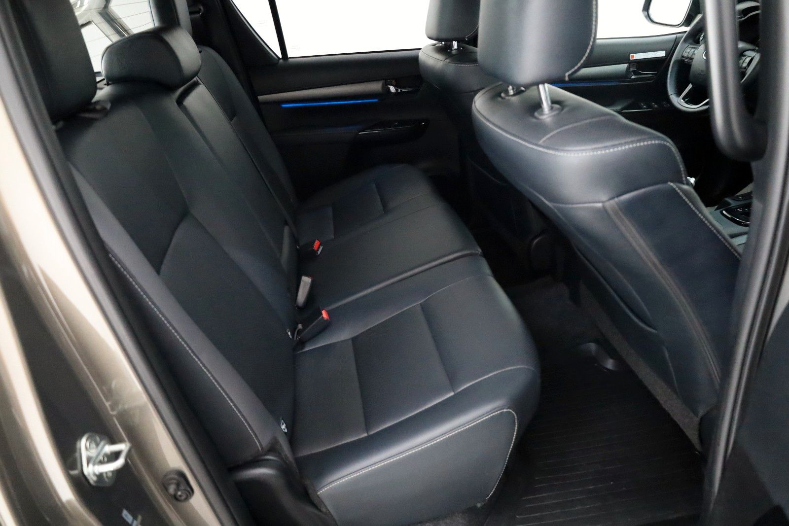 Fahrzeugabbildung Toyota Hilux 2.8 D-4D Invincible,ACC,Rollo,Rollbüg.,AHK