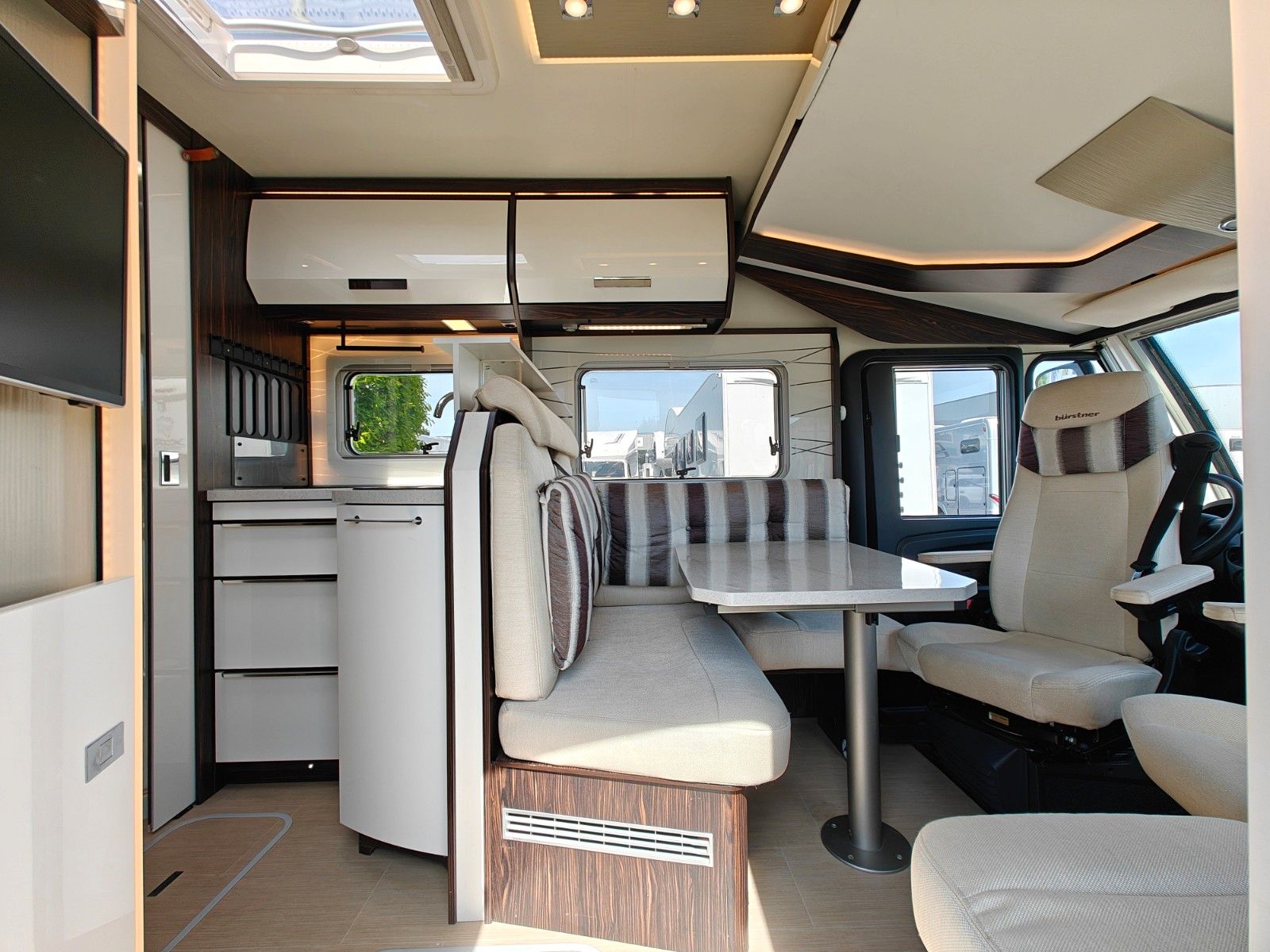 Fahrzeugabbildung Bürstner Elegance I 728 G - 150PS, SAT, TV, Navi, 2x AGM