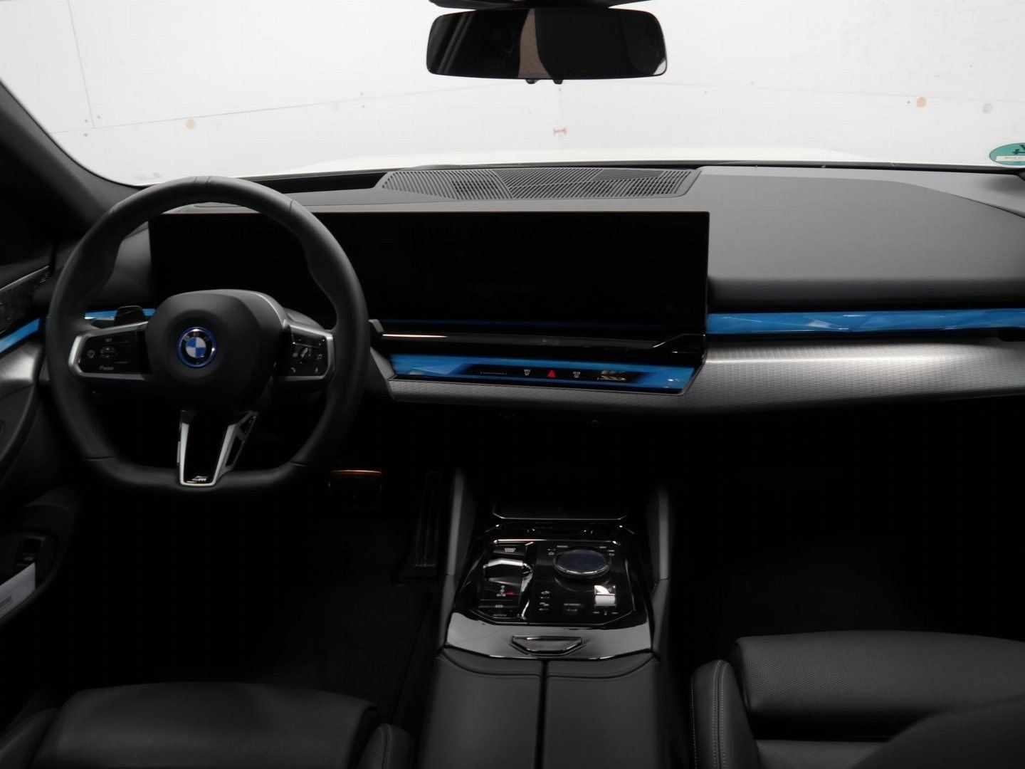 Fahrzeugabbildung BMW i5 xDrive40 M-Sportpaket | Sitzbelüftung vorn |
