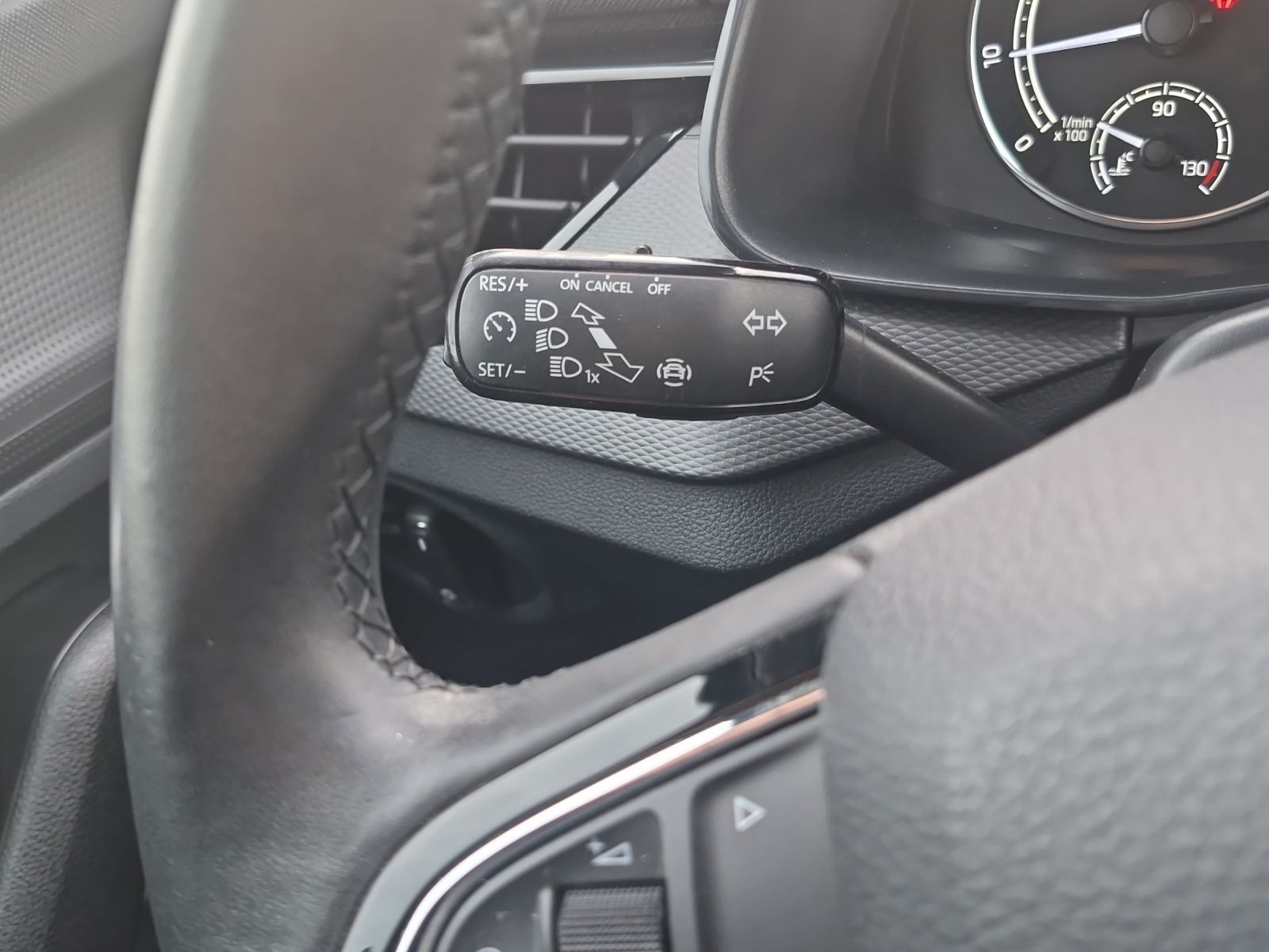 Fahrzeugabbildung SKODA Kamiq Ambition 1,0 TSI LED SHZ GRA APP-CONNECT