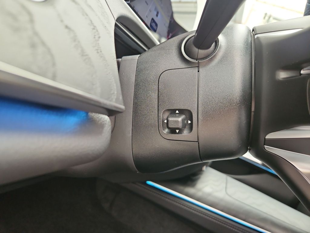 Fahrzeugabbildung Mercedes-Benz E 200 Limousine +AMG+AHK+BURMESTER+DIGITAL+20''-