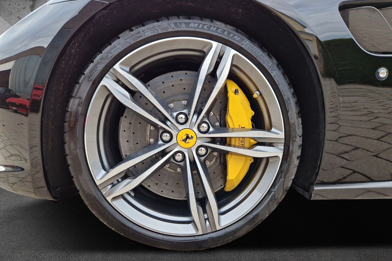 Fahrzeugabbildung Ferrari GTC4Lusso V12*Alles Karbon*Lift*Approved*