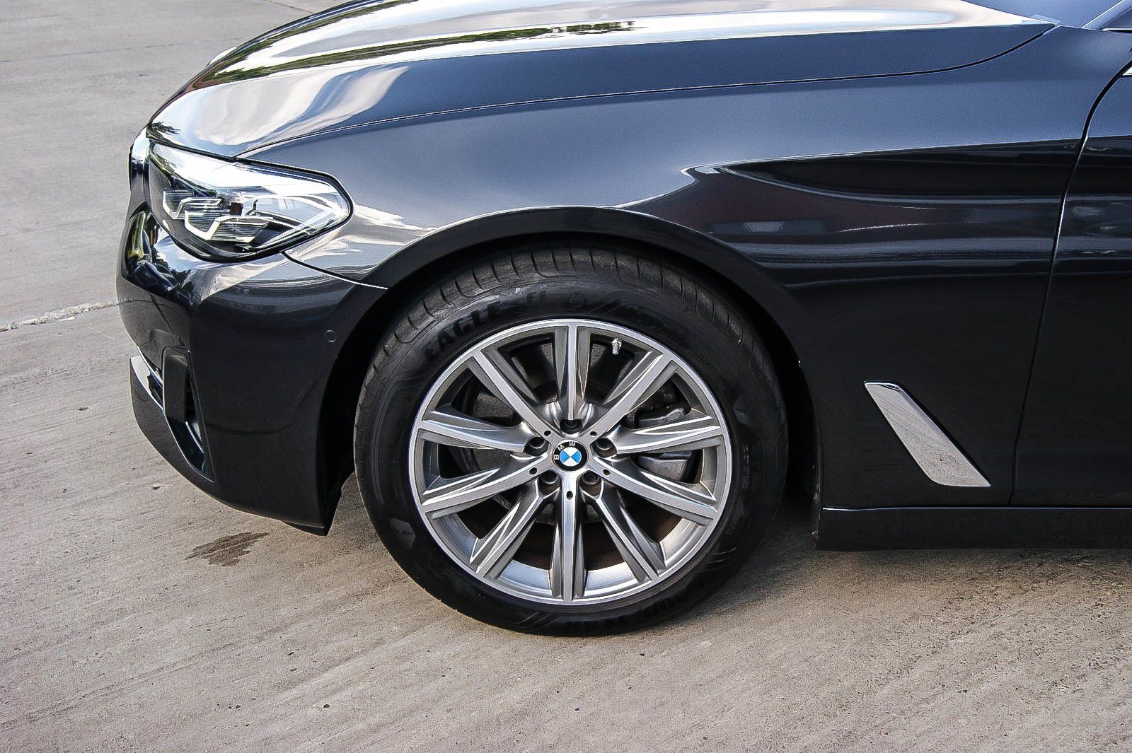 Fahrzeugabbildung BMW 520 d Touring LEDER HEADUP PANORAMA KEYLESS