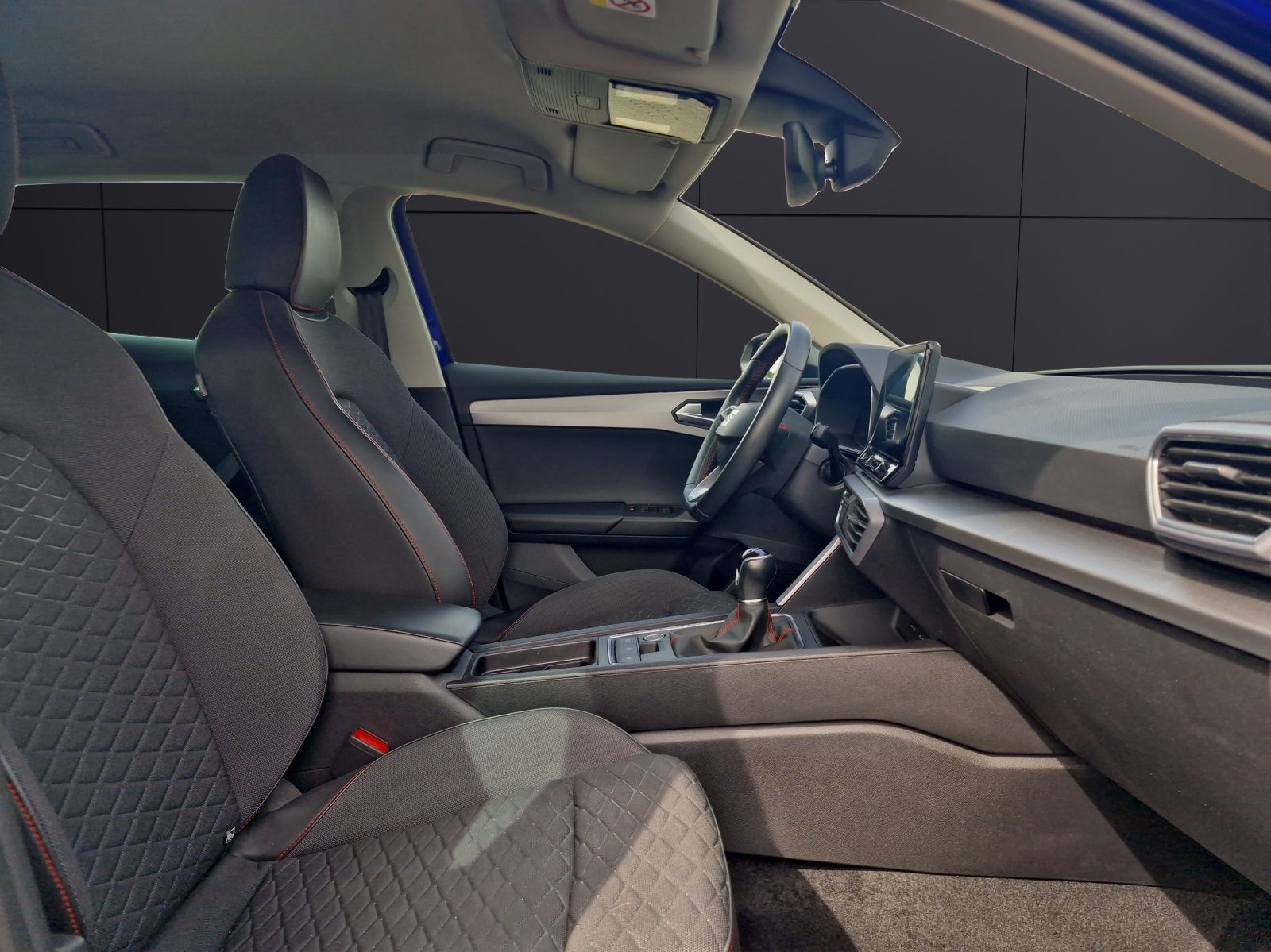 Fahrzeugabbildung SEAT Leon TSI FR LED Navi ACC Park-Assist SH LM ferti