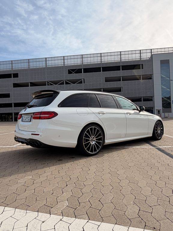 Image of Mercedes-Benz E 220