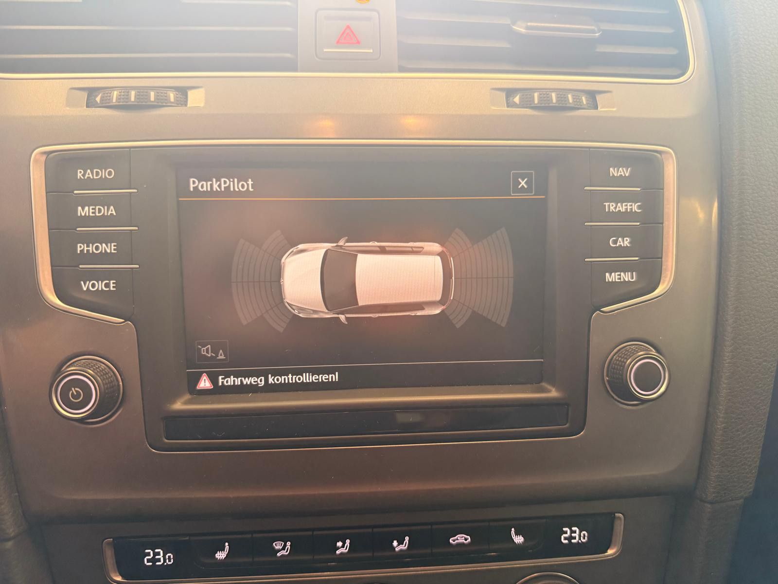 Fahrzeugabbildung Volkswagen Golf VII Lim. Lounge BMT / KLIMA / NAVI /
