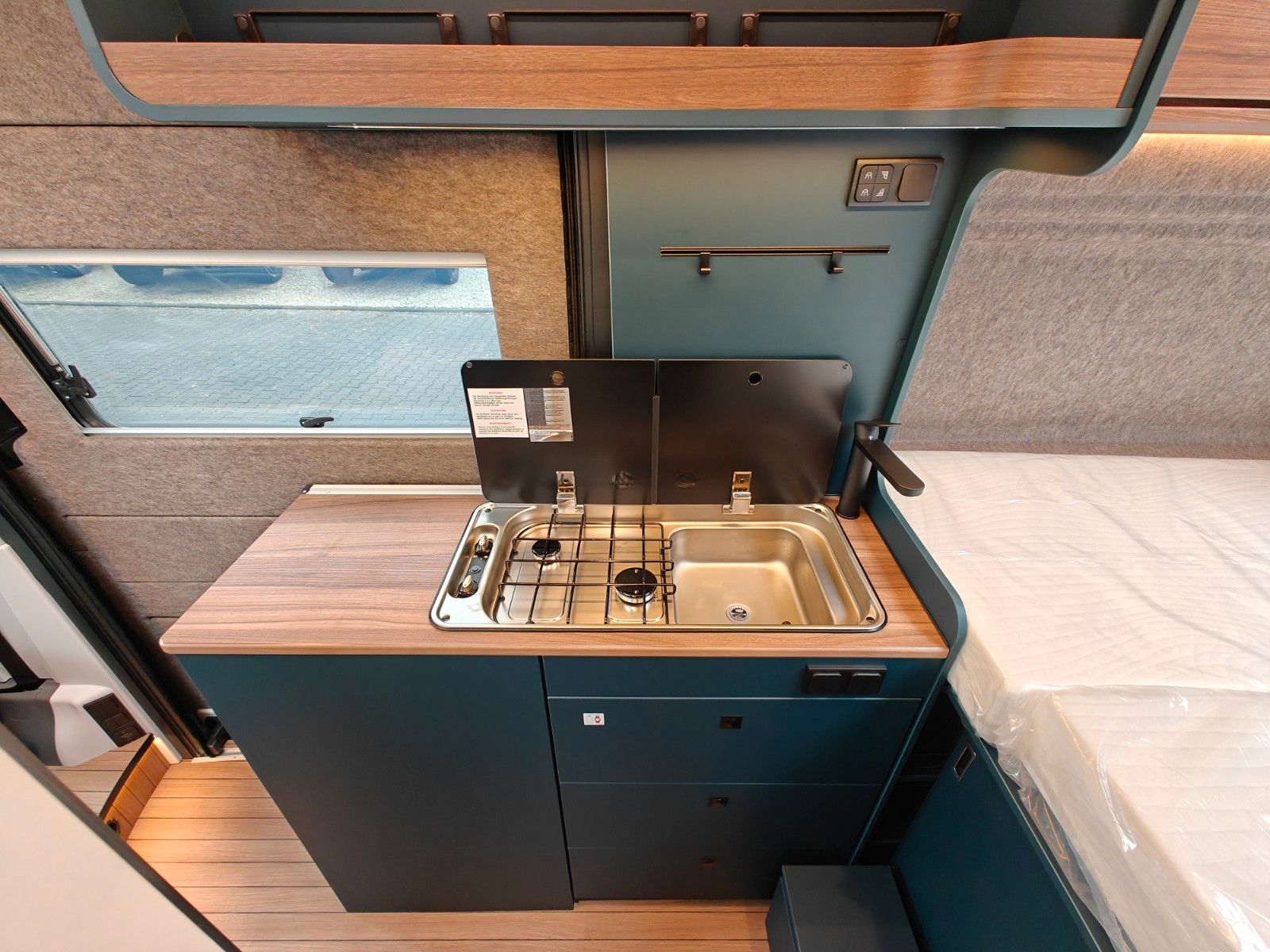 Fahrzeugabbildung HYMER / ERIBA / HYMERCAR CAR 600 - 18" A/T, Markise, AHK, VW Facelift! -