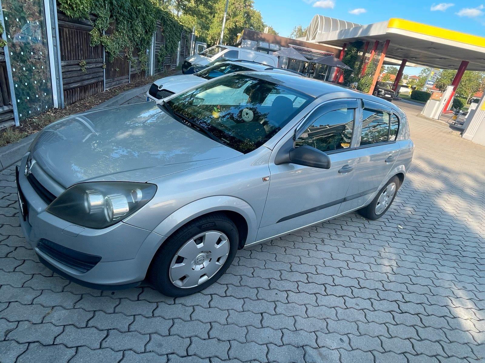 Opel Astra 2005 — interior
