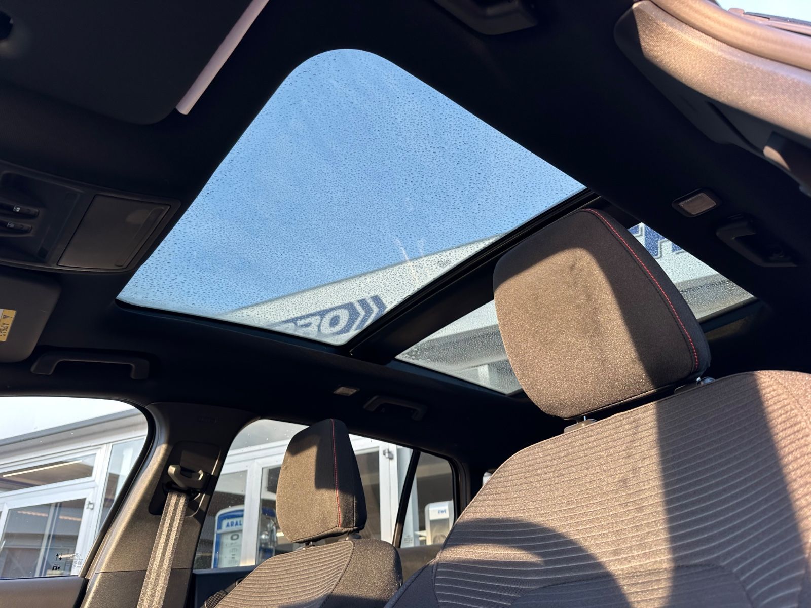 Fahrzeugabbildung Ford Focus Turnier 1.0 ST-Line X Pano/ACC/Matrix/Navi