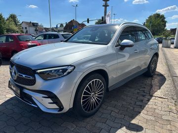 Fahrzeugabbildung Mercedes-Benz GLC 200 4Matic AMG Line Pano 20"