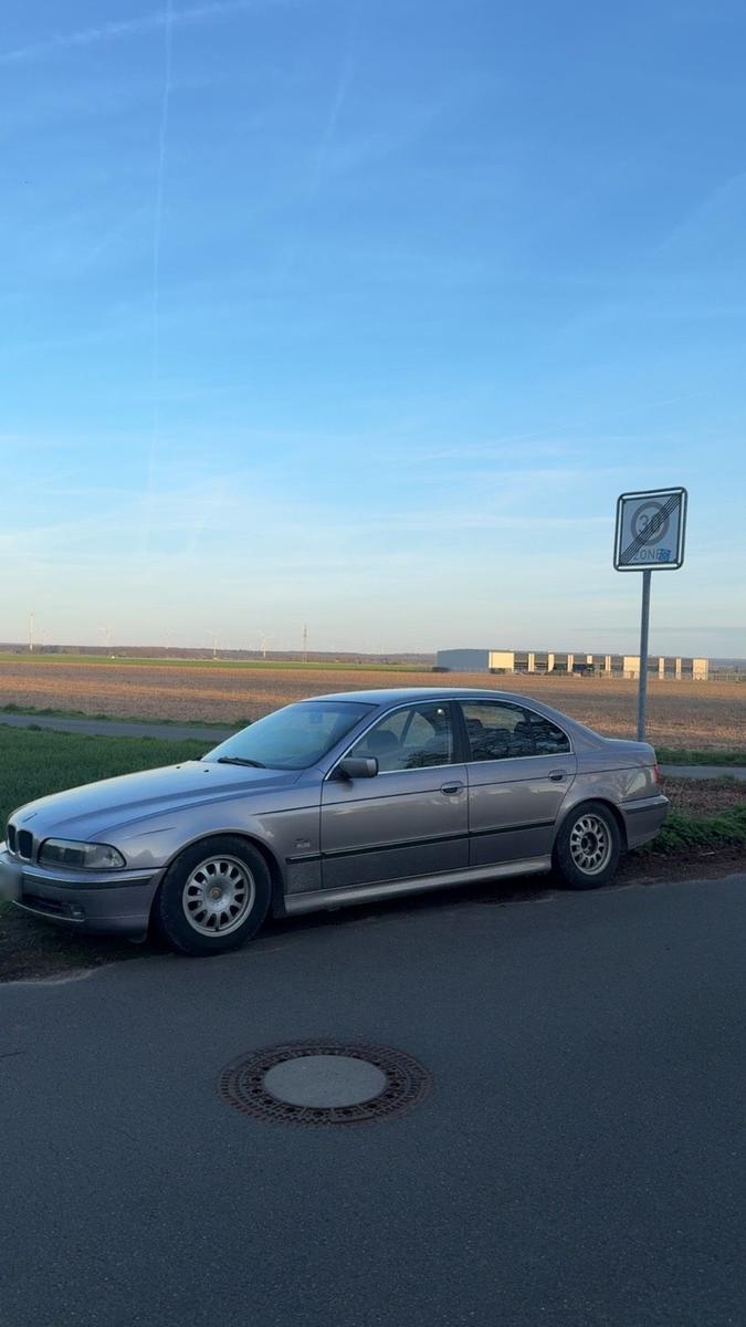 BMW 523