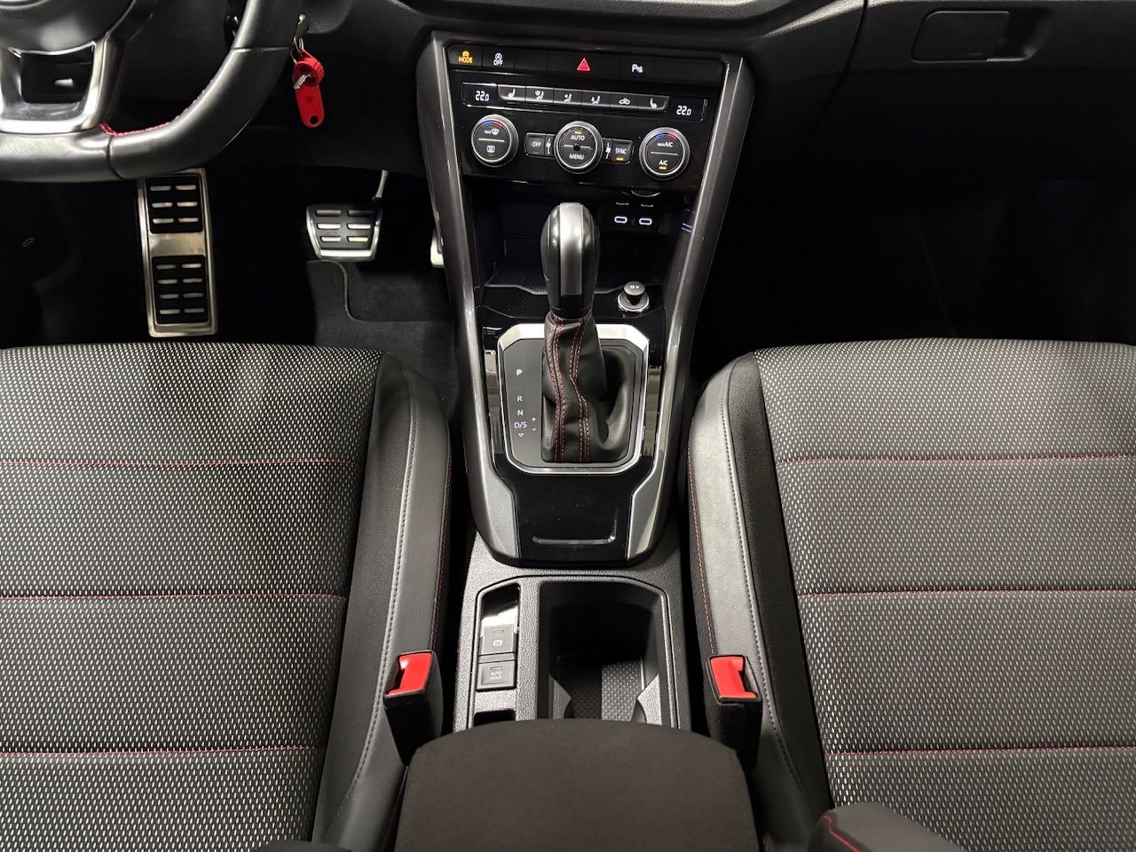 T-Roc Sport 1.5 TSI DSG AHK NAVI ACC RFK SHZ