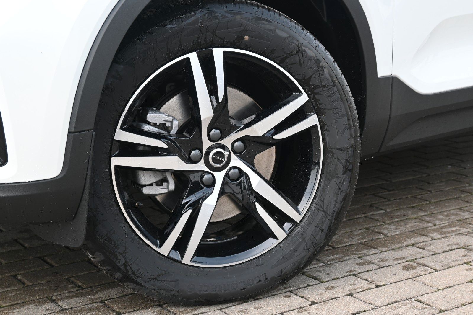 Fahrzeugabbildung Volvo XC40 B3 DKG Plus Dark*FSHZG*Pixel*360°*ACC