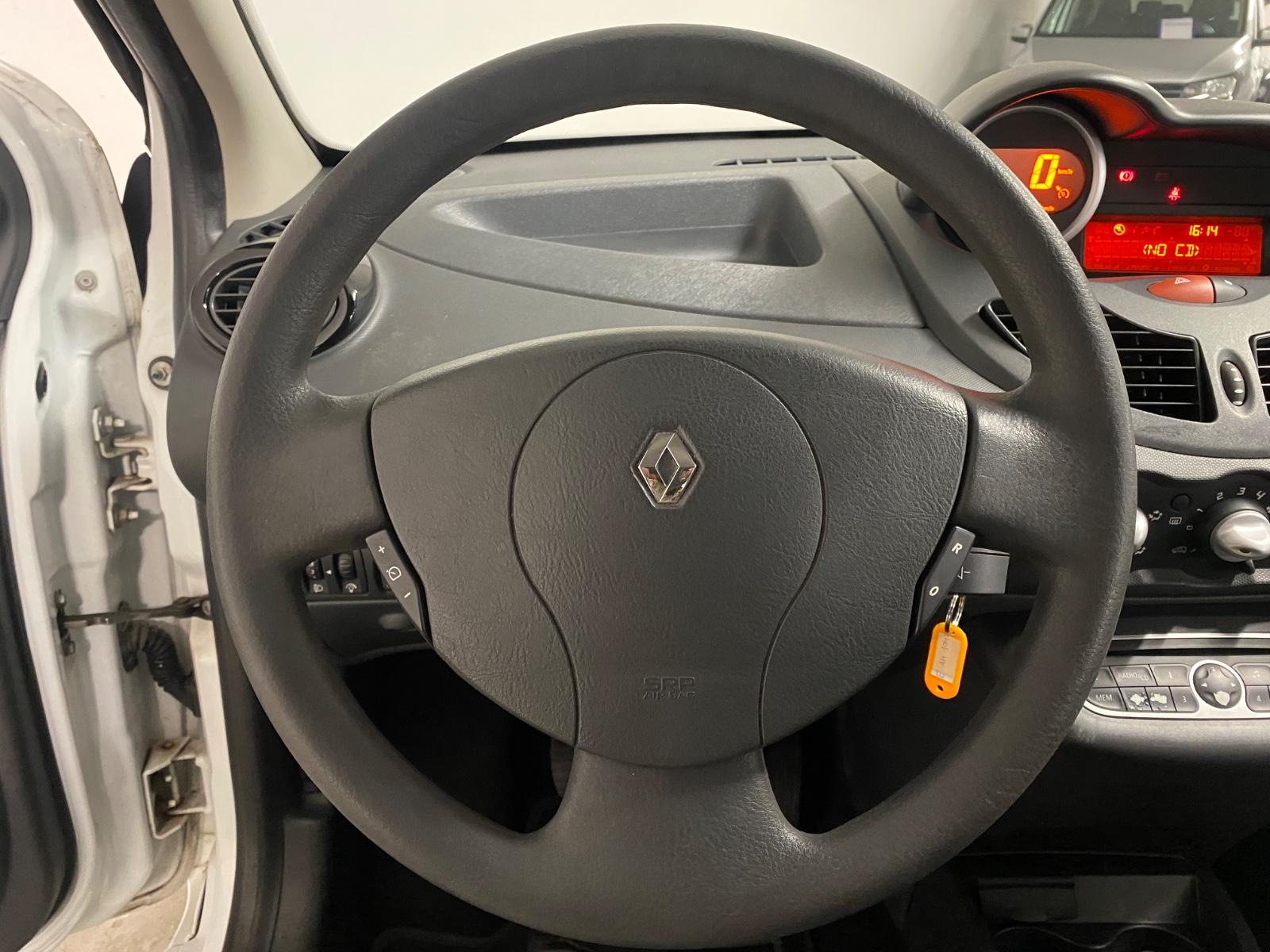 Renault Twingo Expression*TÜV 08.2028*