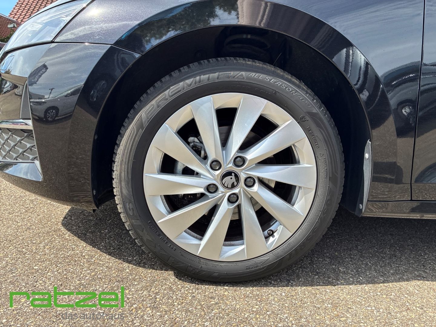 Fahrzeugabbildung SKODA Octavia Combi Selection 2.0 TDI HUD Navi ACC 360