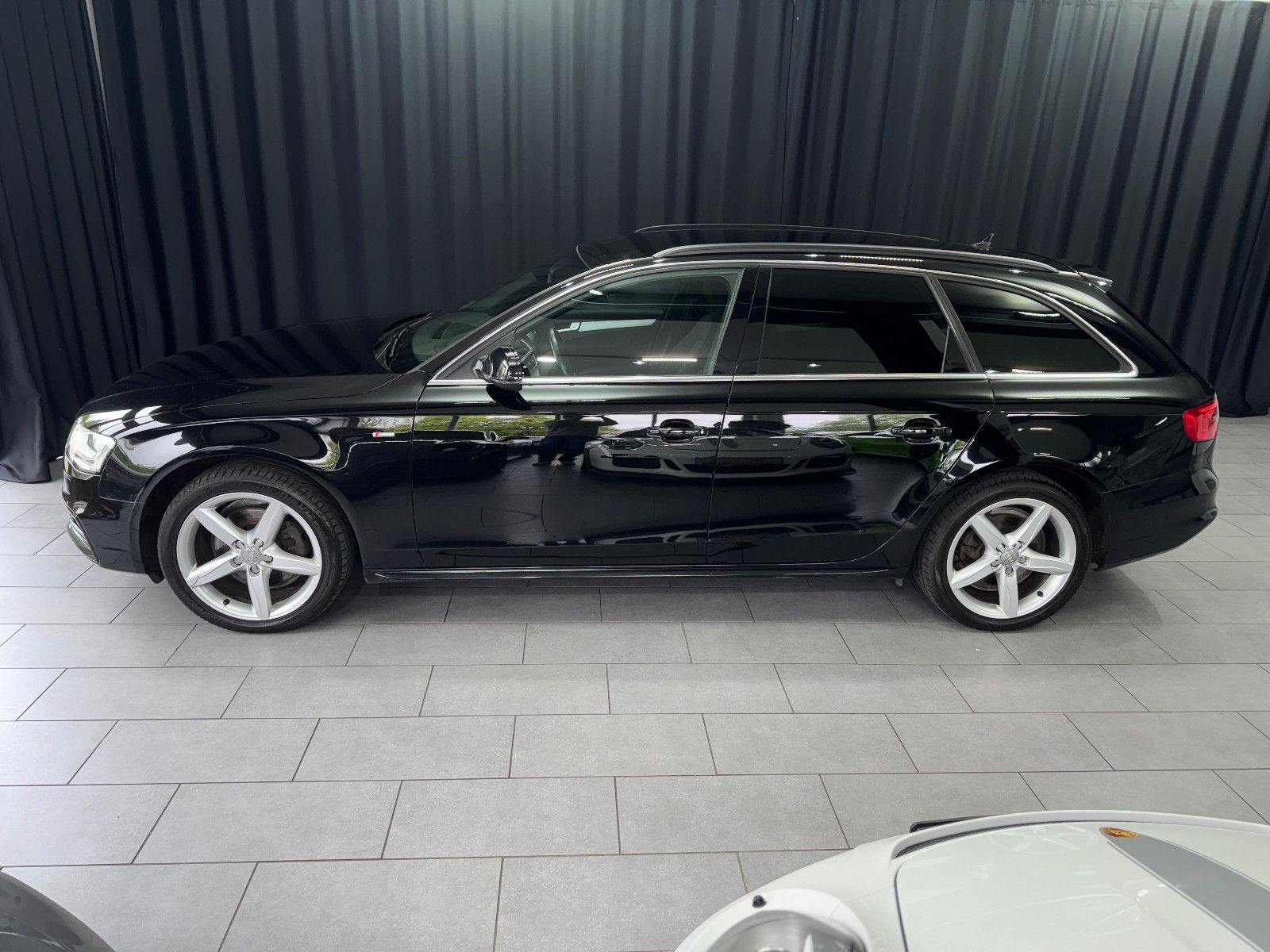 Fahrzeugabbildung Audi A4 Avant 2.0 TDI |1-HAND|S-LINE|NAVI|TÜV 09/26|