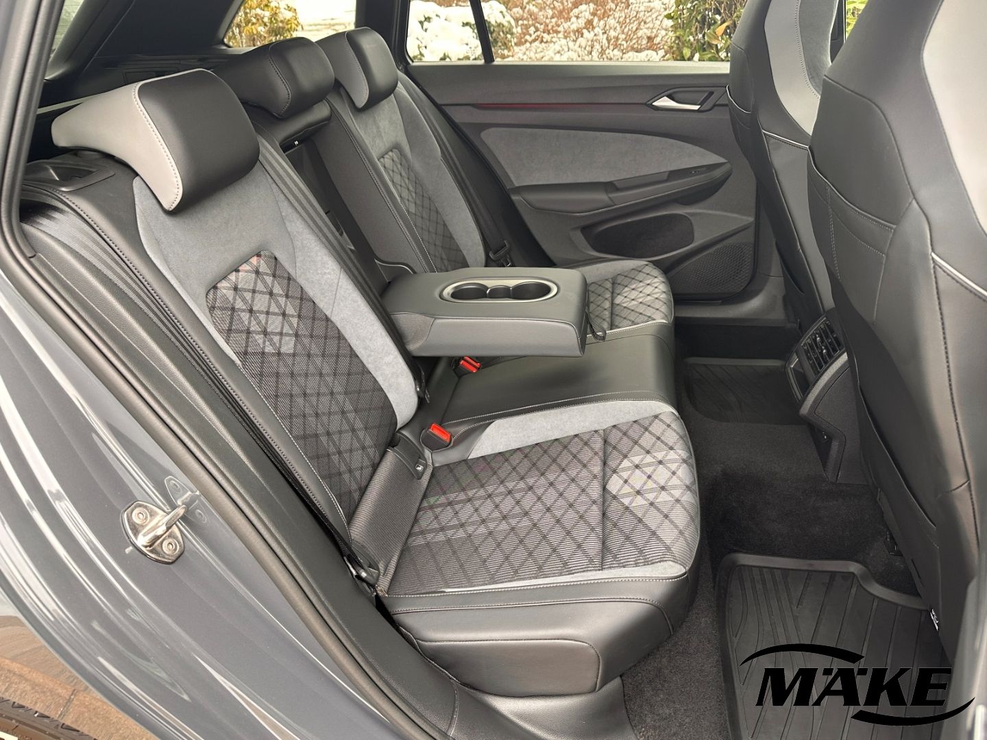 Golf Variant R-Line 2.0 TSI DSG ACC LED AHV NAV 