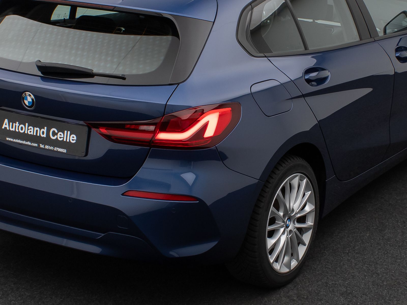 Fahrzeugabbildung BMW 118i Panorama DAB CockPitPro Lenkrhzg PDC LED