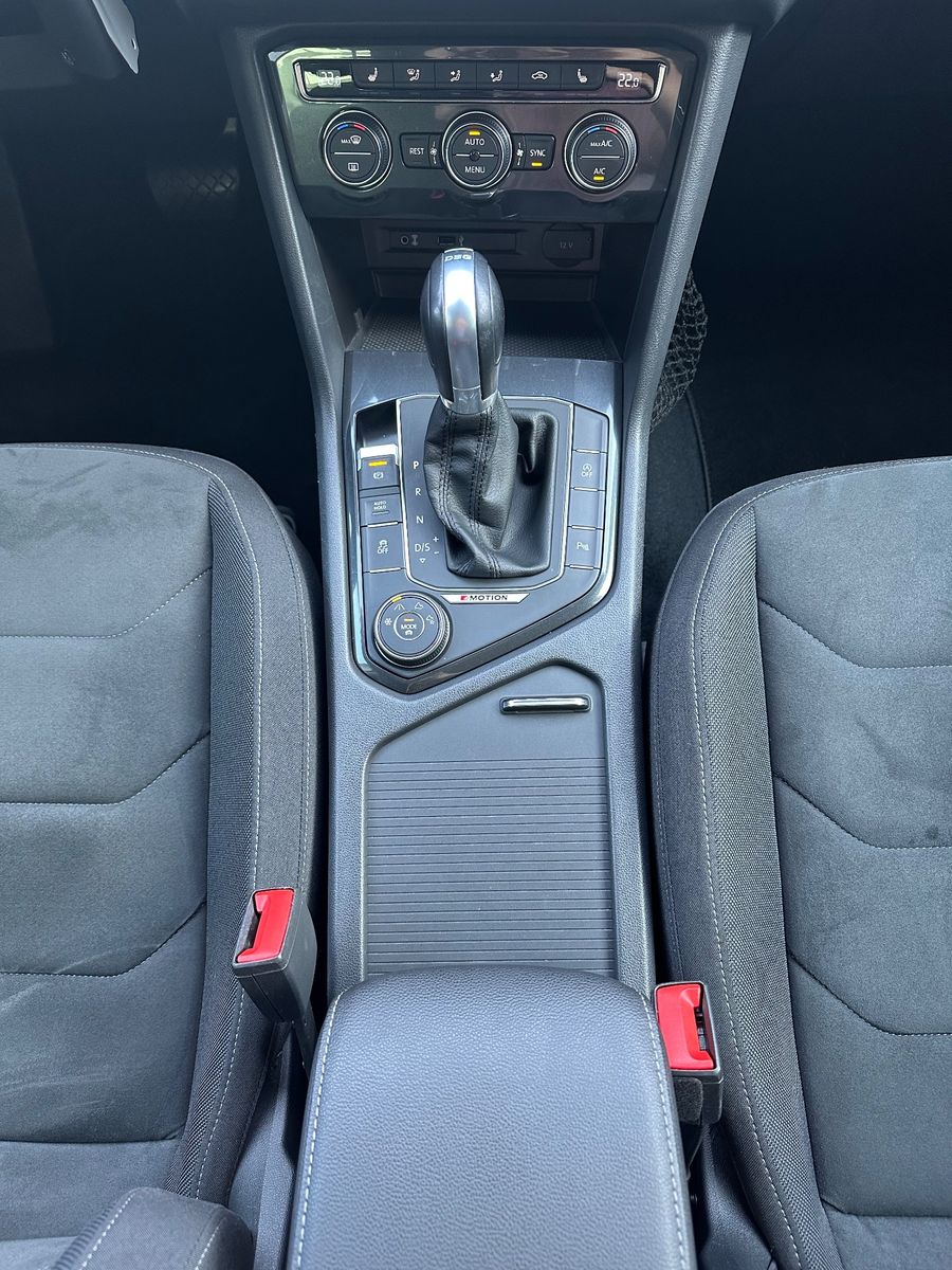 Fahrzeugabbildung Volkswagen Tiguan 1.4 TSI DSG 4M NAV+LED+SHZ+HUD+ACC+AHK
