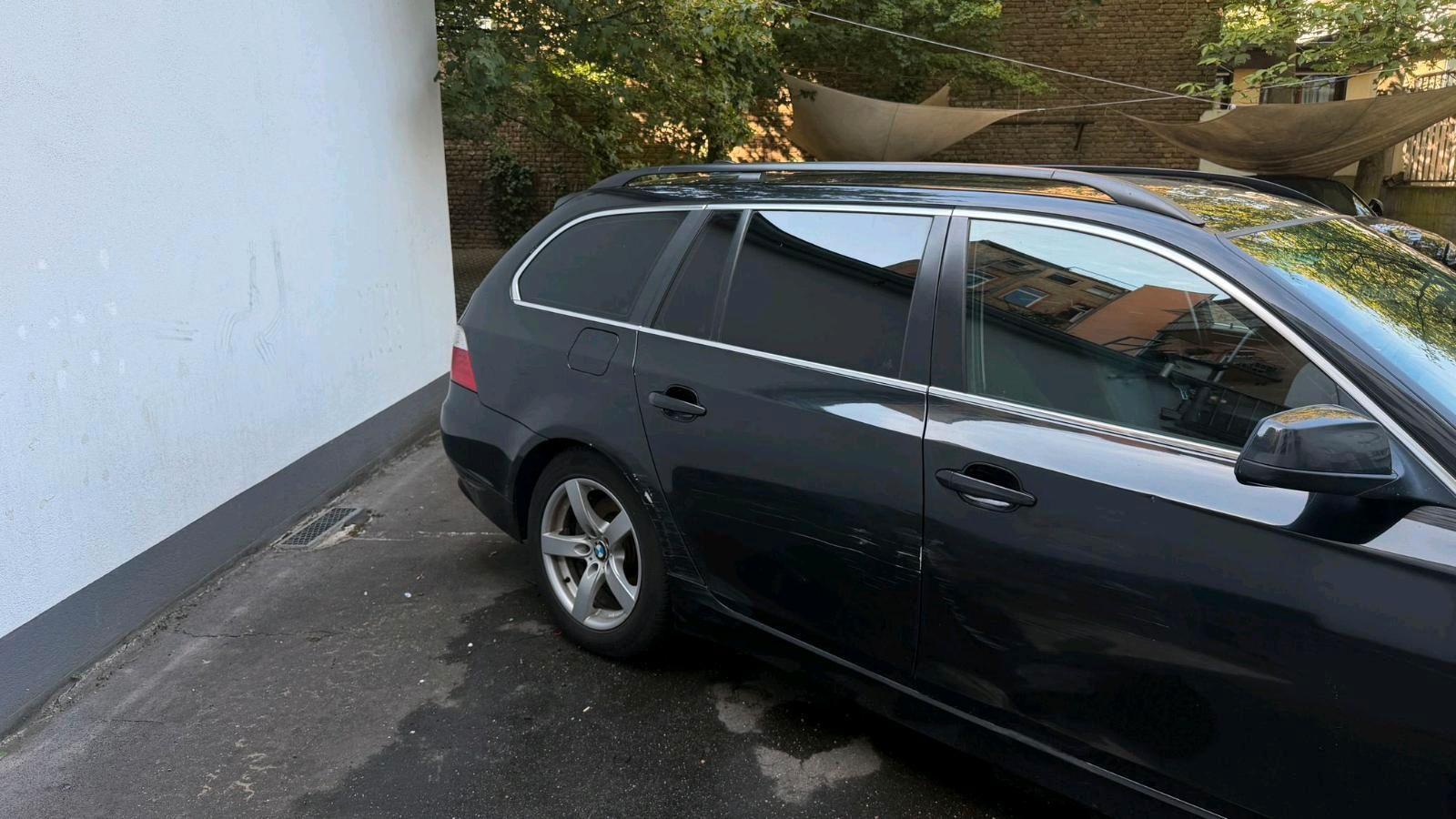 BMW 520 2010 — rear view