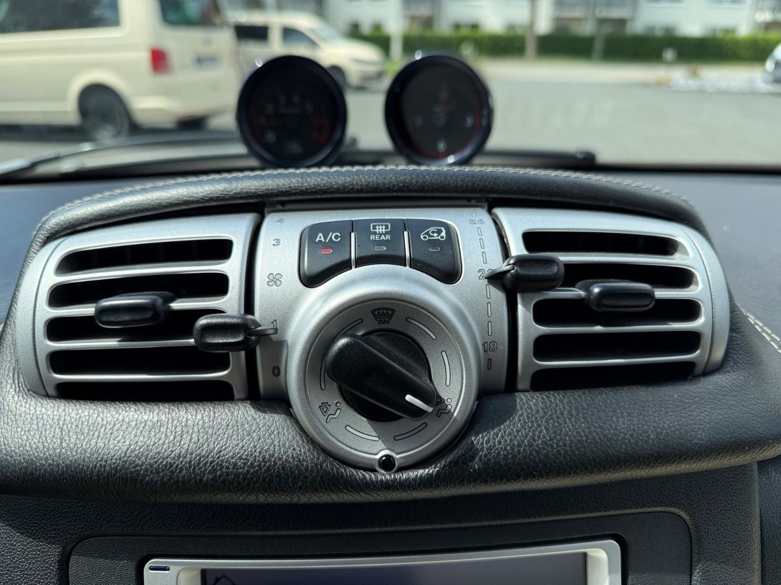 Smart ForTwo fortwo cabrio Brabus Leder SHZ NAVI USB