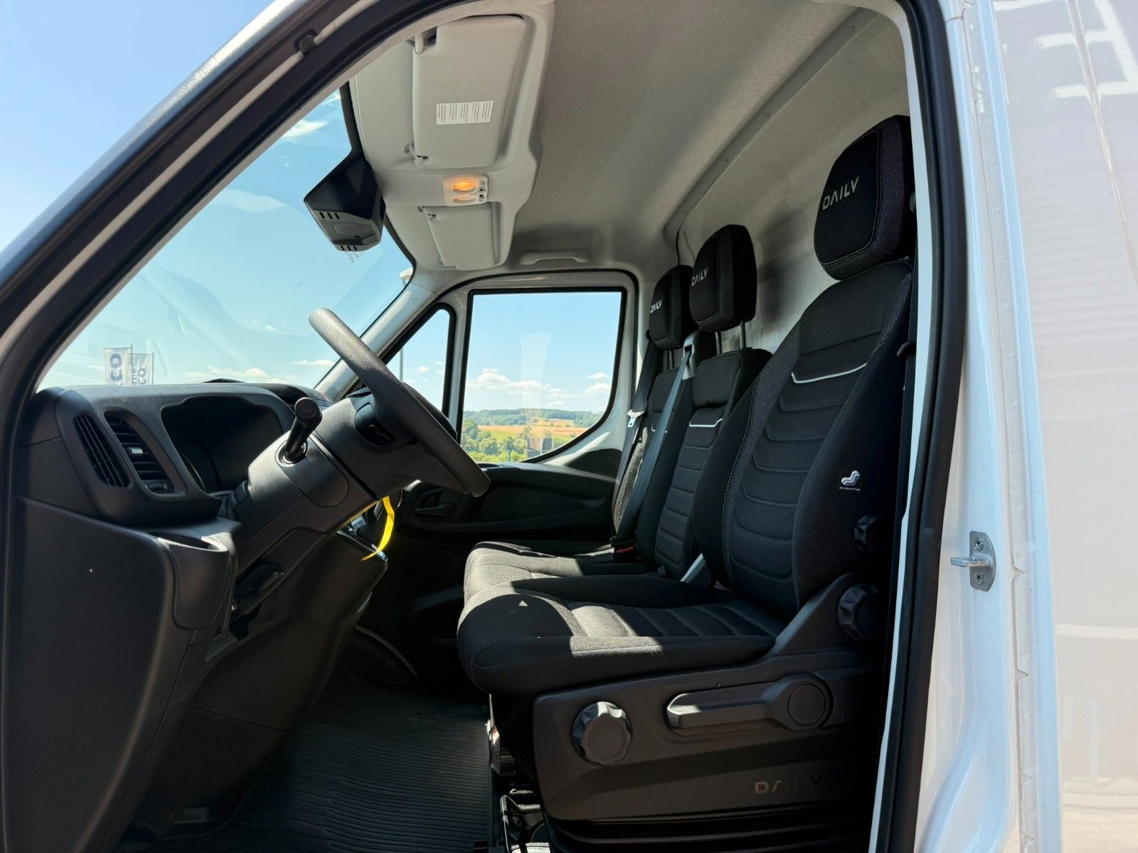 Fahrzeugabbildung Iveco Daily 35S18HA8 V Kastenwagen *R 3.520*AHK*
