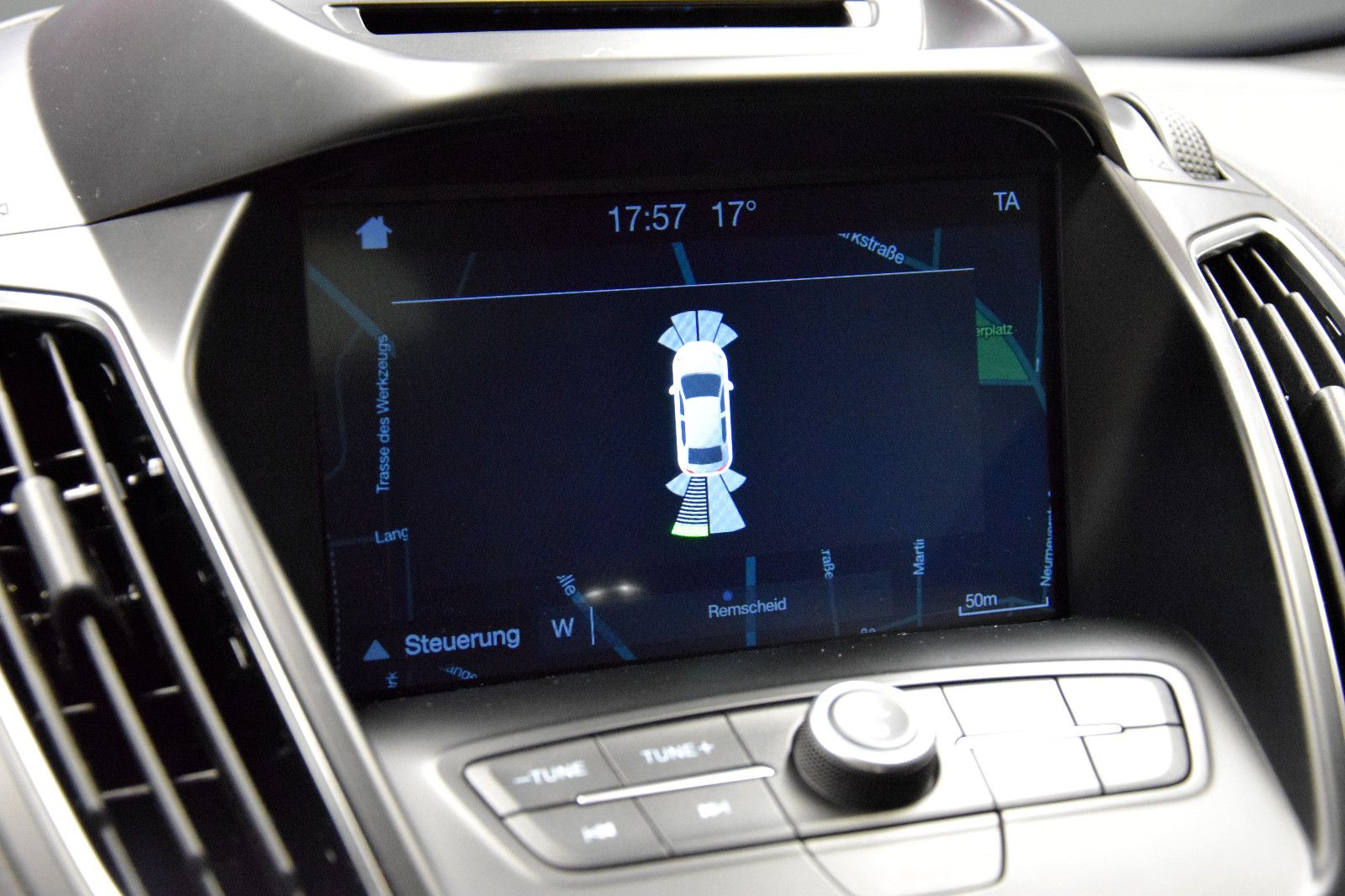 Fahrzeugabbildung Ford C-Max Titanium -defekte Kopfdichtung-Motor läuft