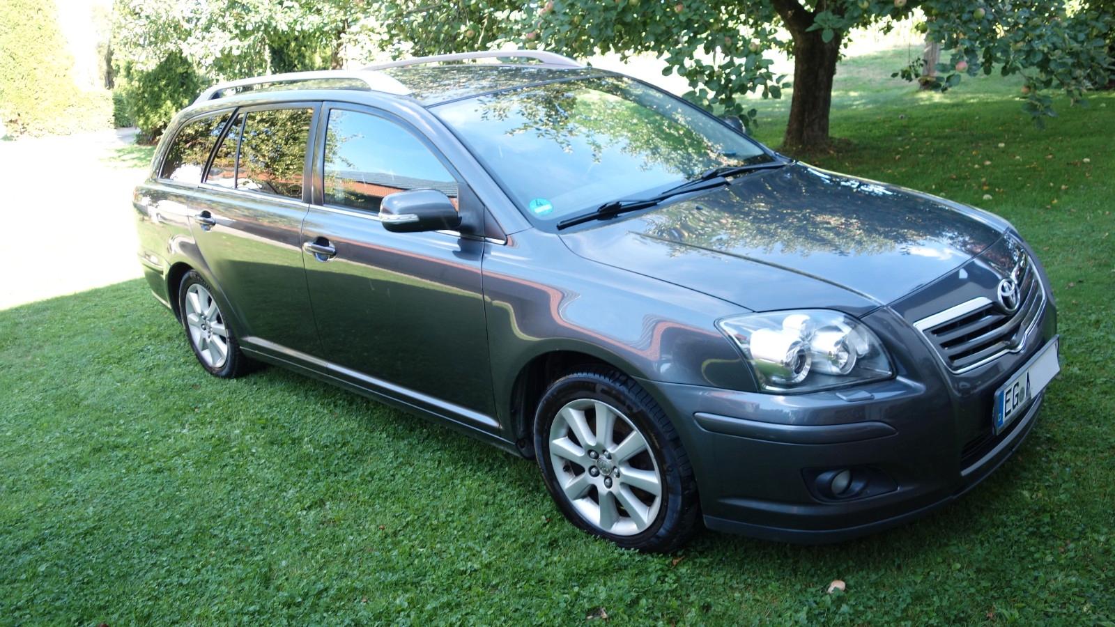 Toyota Avensis 2007 — rear view