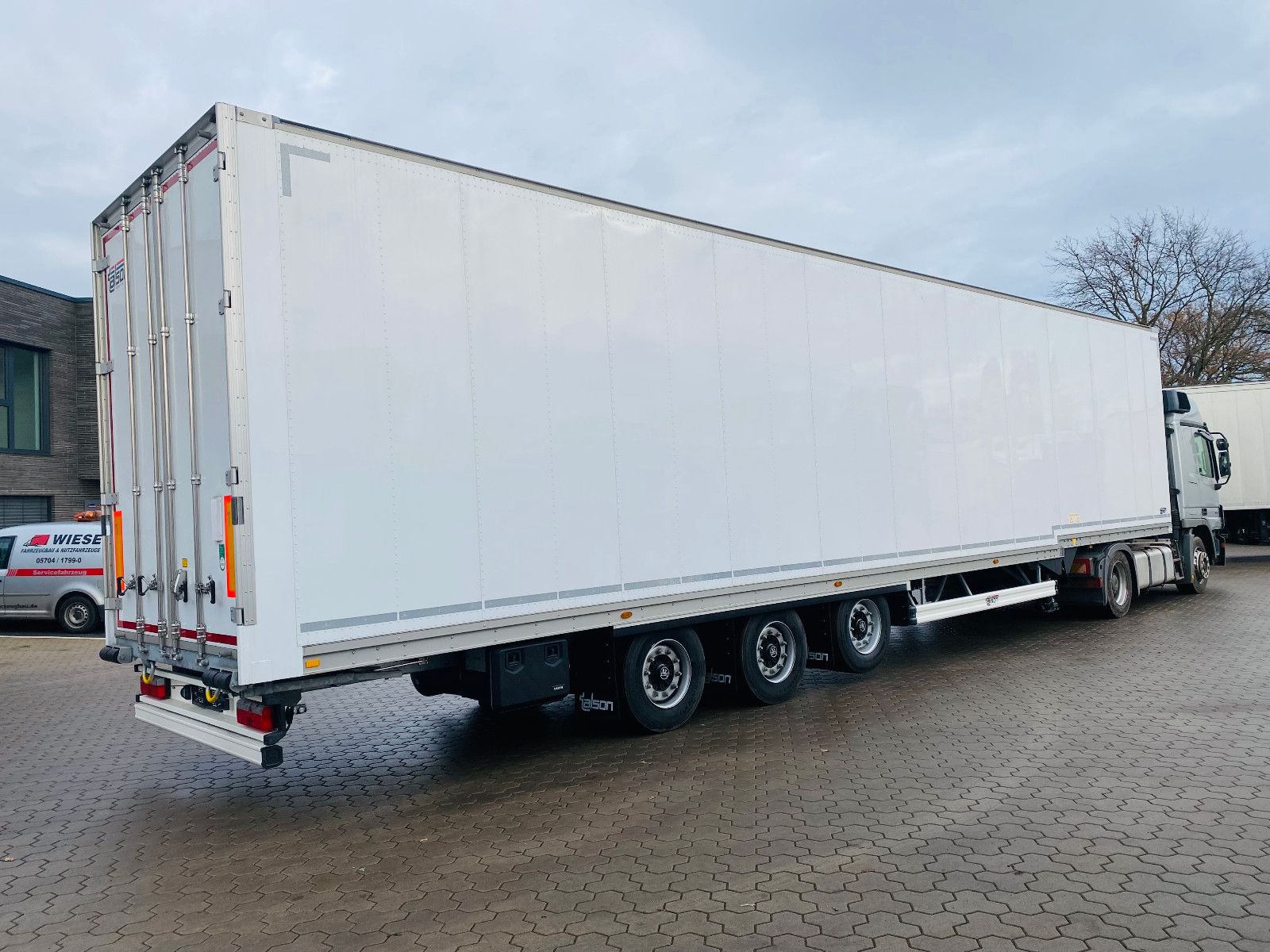 Fahrzeugabbildung Talson Mega Kofferauflieger  Eventkoffer Trucking Texti