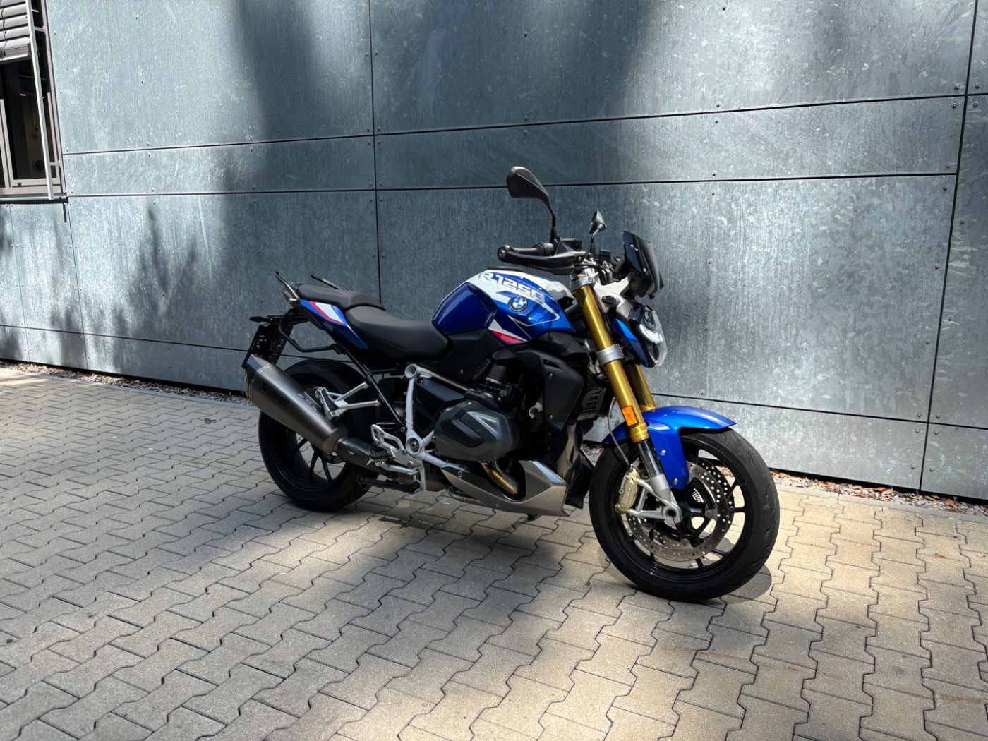 Fahrzeugabbildung BMW R 1250 R Style Sport Akrapovic