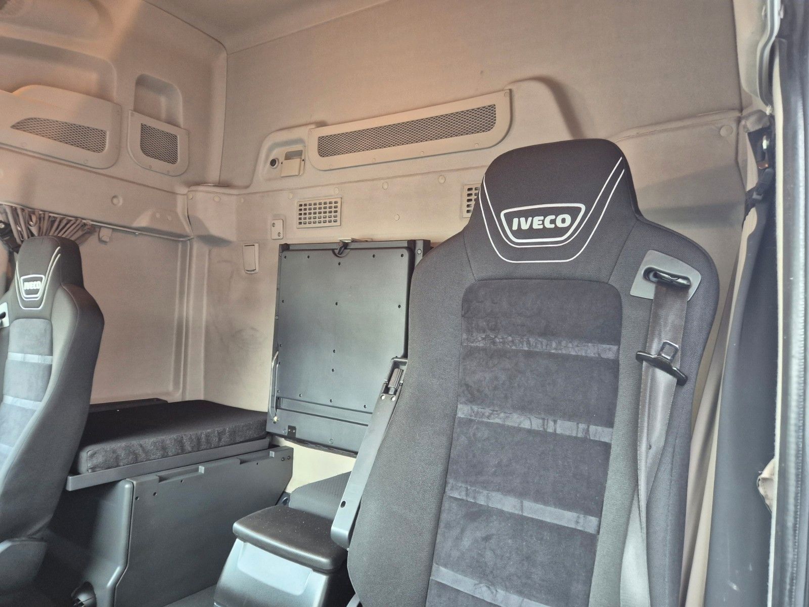 Fahrzeugabbildung Iveco Stralis 460NP LNG 4x2 3 Stück