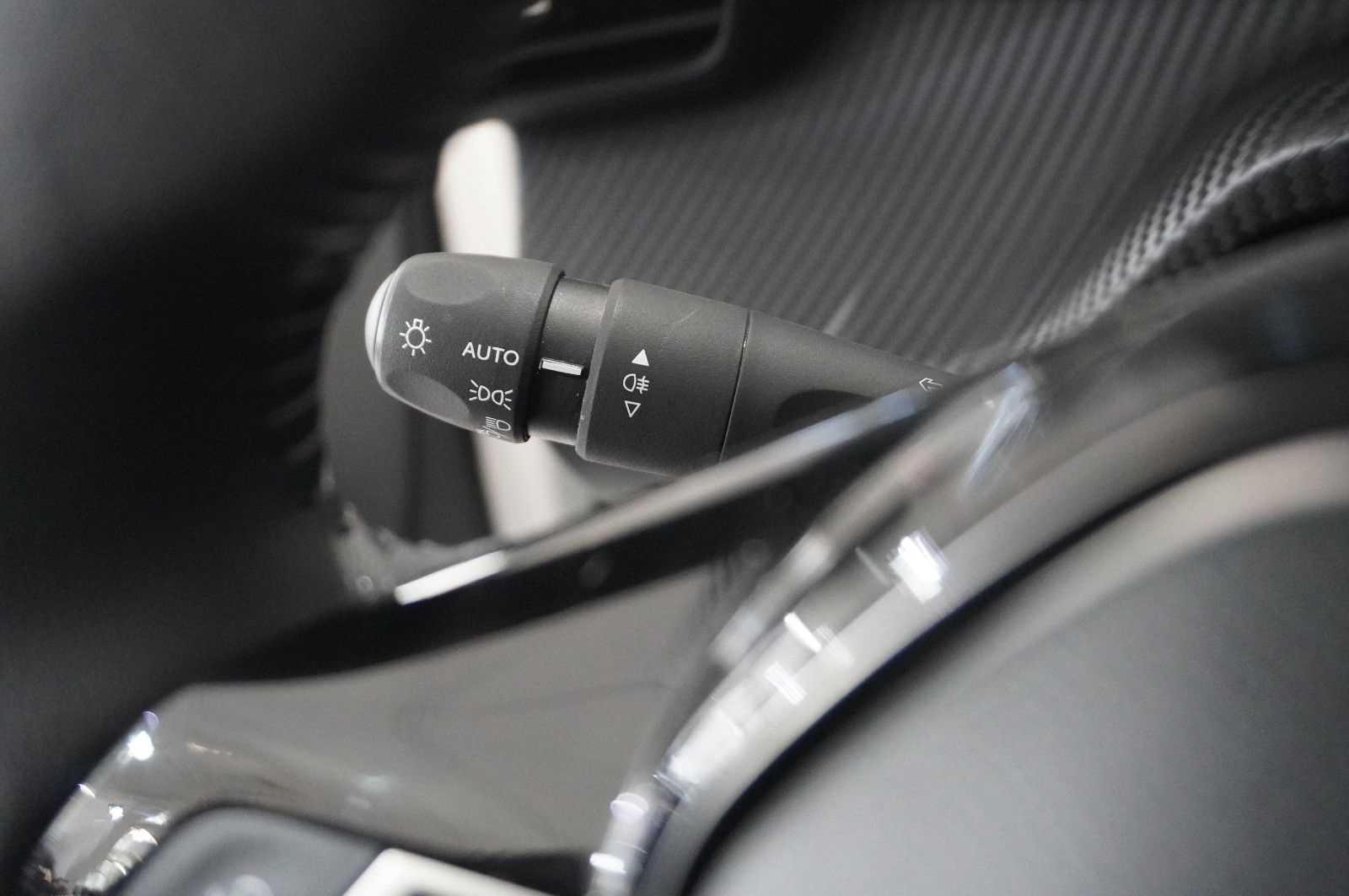 Fahrzeugabbildung Peugeot 208 1.5 HDI ACTICE NAVI/LED/SHZ/PDC/SPORT/TEMP.