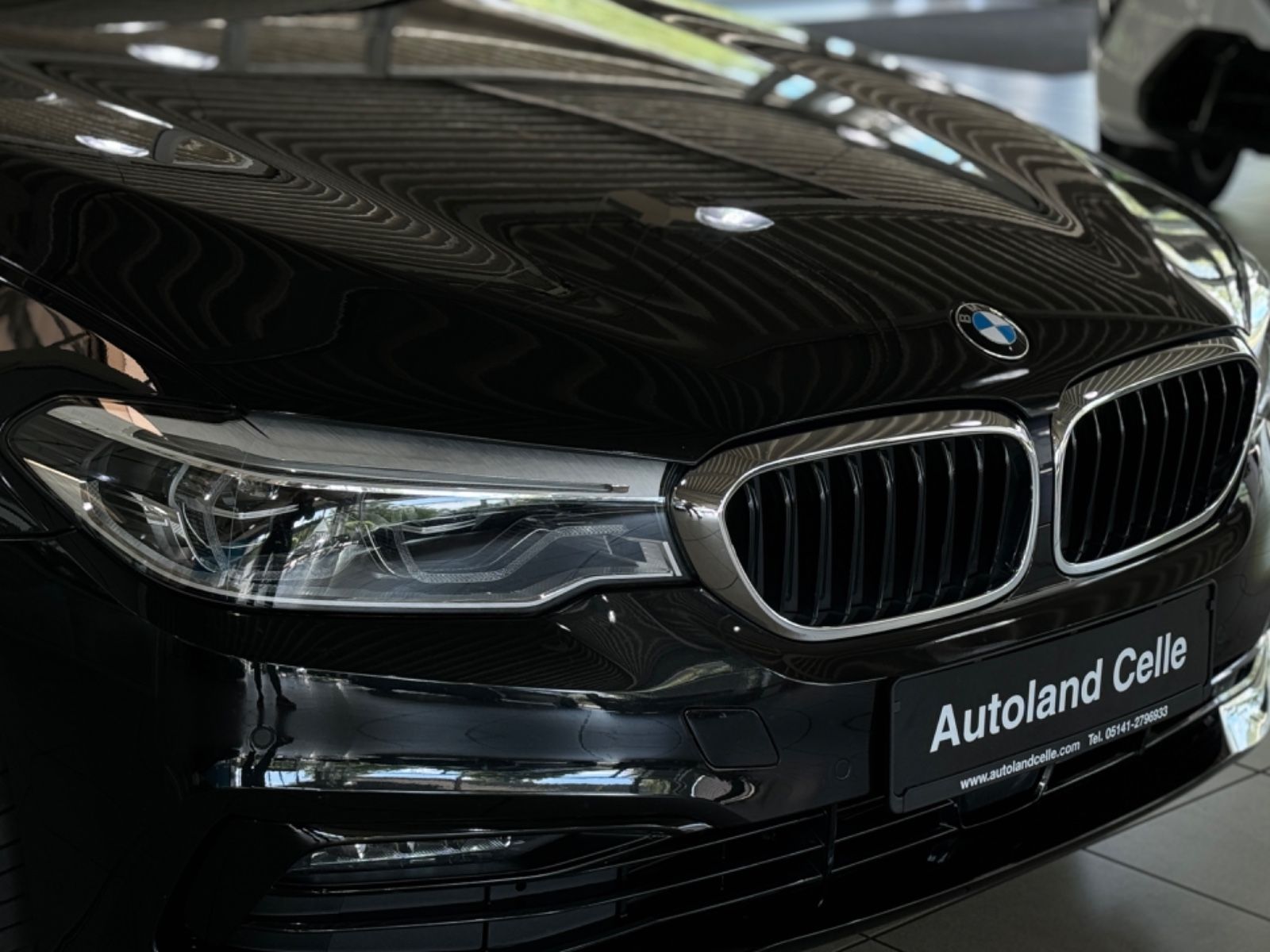 Fahrzeugabbildung BMW 520d xD Sport Line Panorama Kamera HUD DAB HiFi