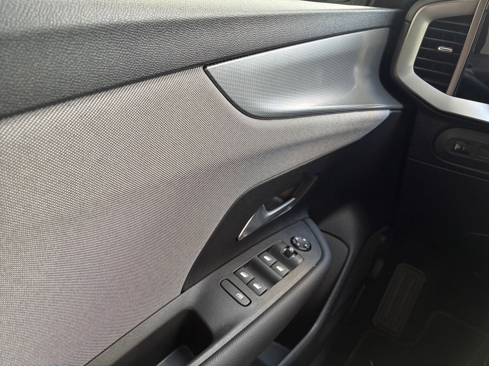 Fahrzeugabbildung Opel Mokka 1.2 Edition Kamera,LED,Navi,SHZ,Klimaaut.
