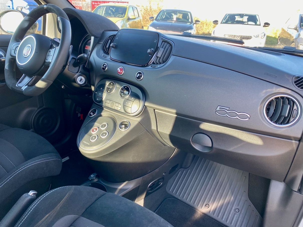 Fahrzeugabbildung Abarth 695 AAC NAVI BI-XENON BEATS MTA PAKET