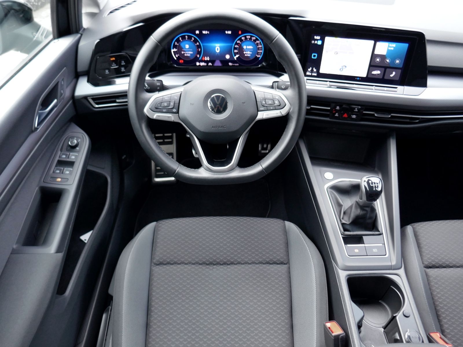 Fahrzeugabbildung Volkswagen Golf VIII Active 1.5 TSI | LED AHK RFK ACC Navi