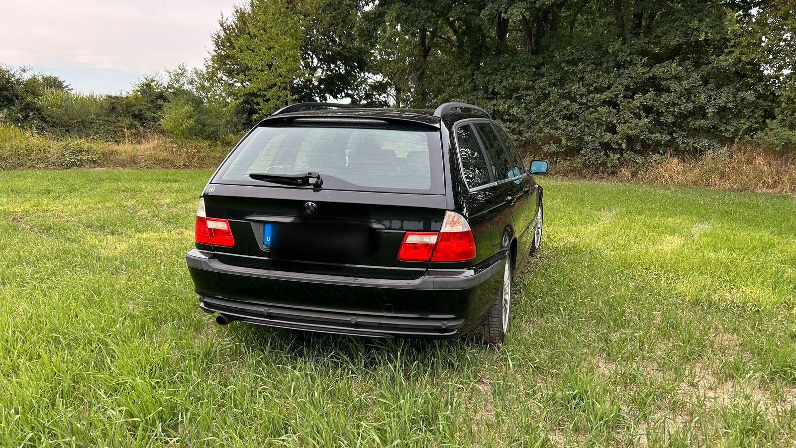 BMW 318 2005 — салон