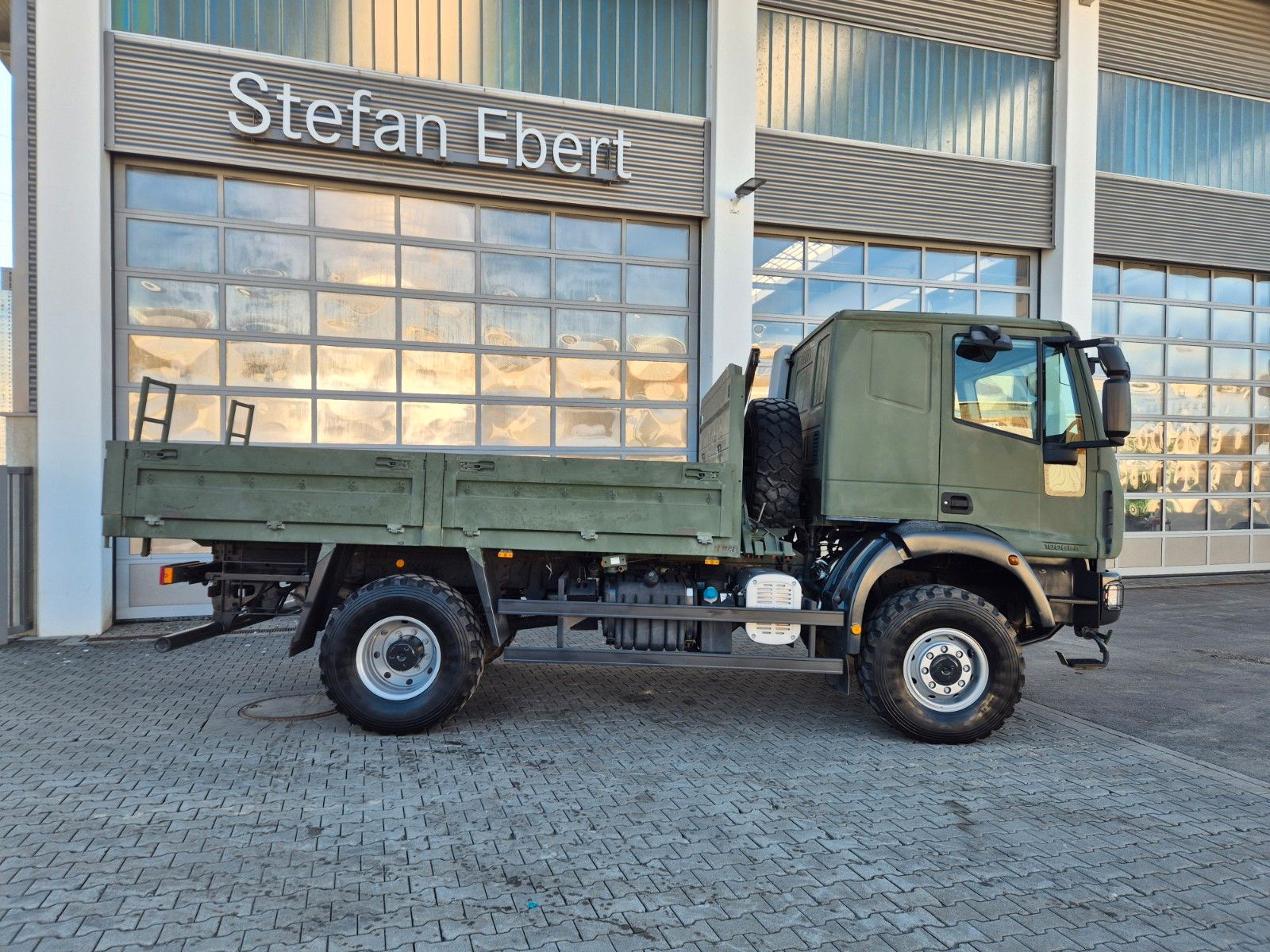 Fahrzeugabbildung Iveco Eurocargo 100E22 4x4 Pritsche