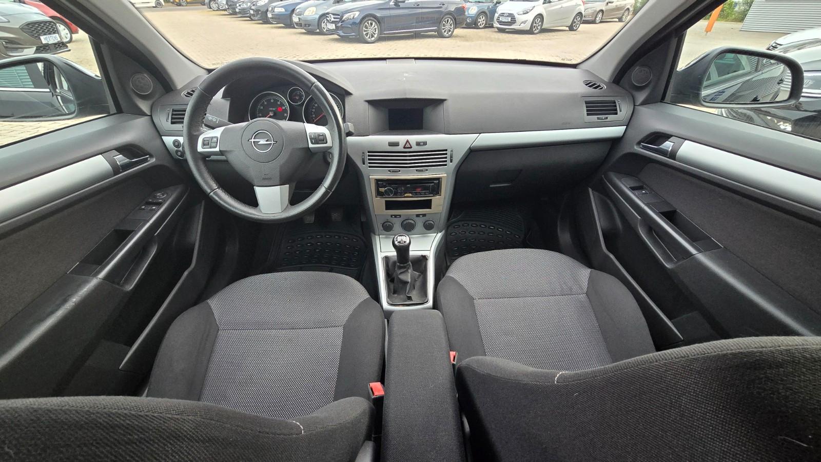 Opel Astra 2010 — photo 12