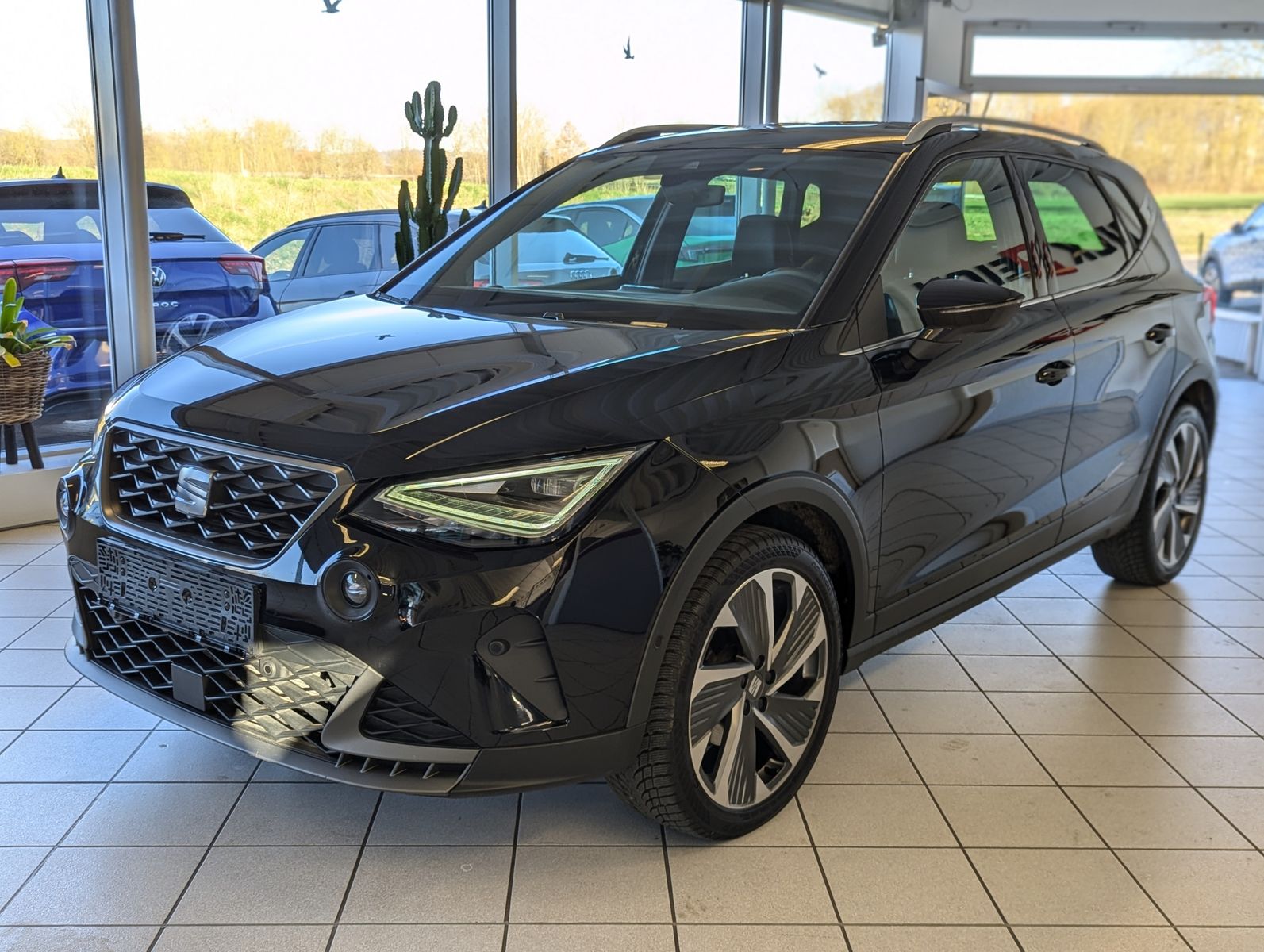 Fahrzeugabbildung SEAT Arona 1.5 TSI DSG FR LED ACC Cam Dinamica AHK 18
