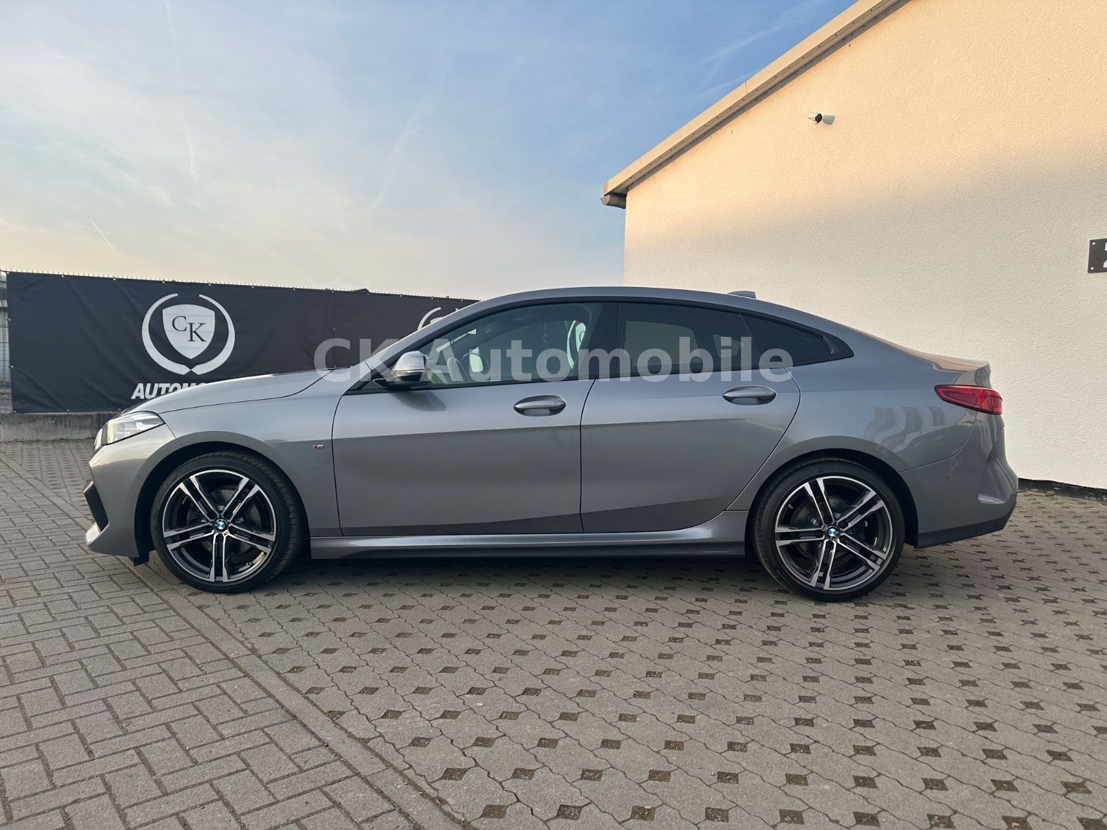 Fahrzeugabbildung BMW 218i Gran Coupé M-Sport/Shadow-LineNavi/LED