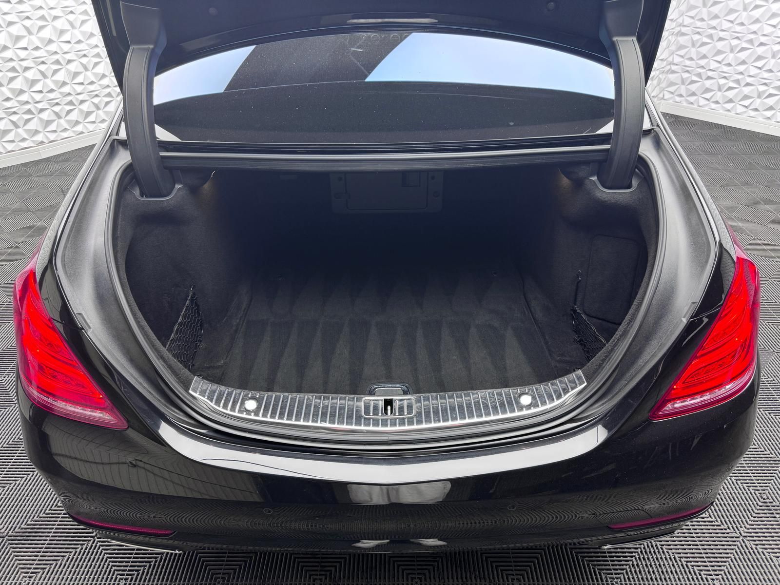 Fahrzeugabbildung Mercedes-Benz L 4MATIC/CHAUFFEUR/3xTV/BURM/PANO/DISTRO/HUD/360