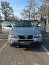 BMW Aoto  BMW  X3  E83  2,5 BENZIN - BMW X3 E83 mit Benzin-Antrieb